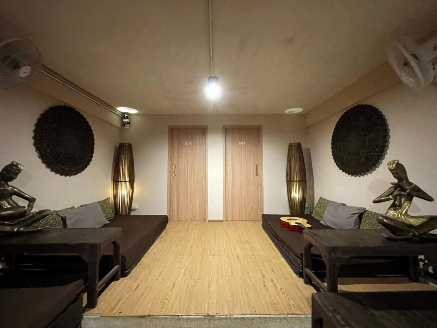 Mind Day Hostel Khaosan Банкок Екстериор снимка